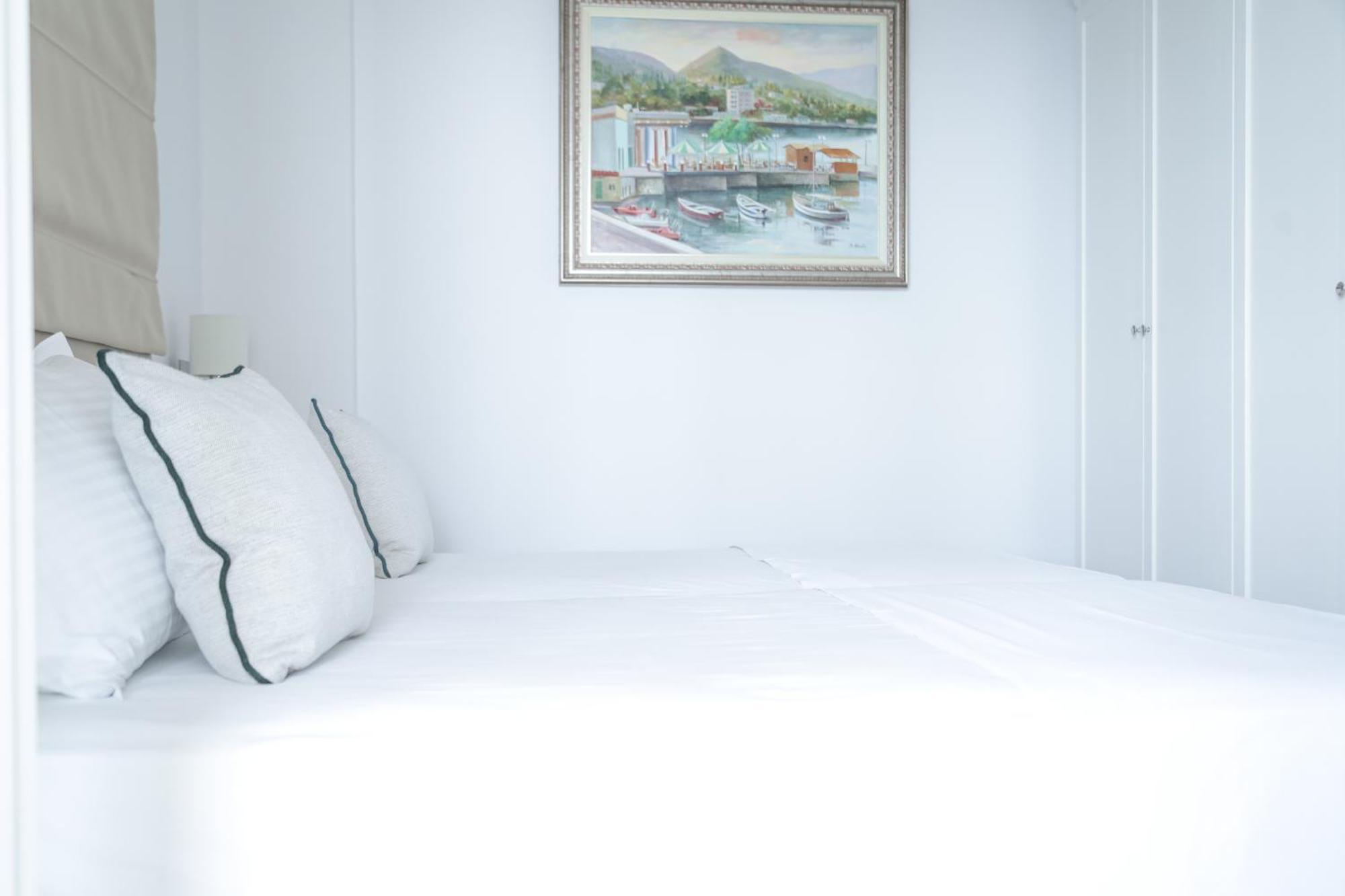 Limani Deluxe Apartments Sarandë エクステリア 写真