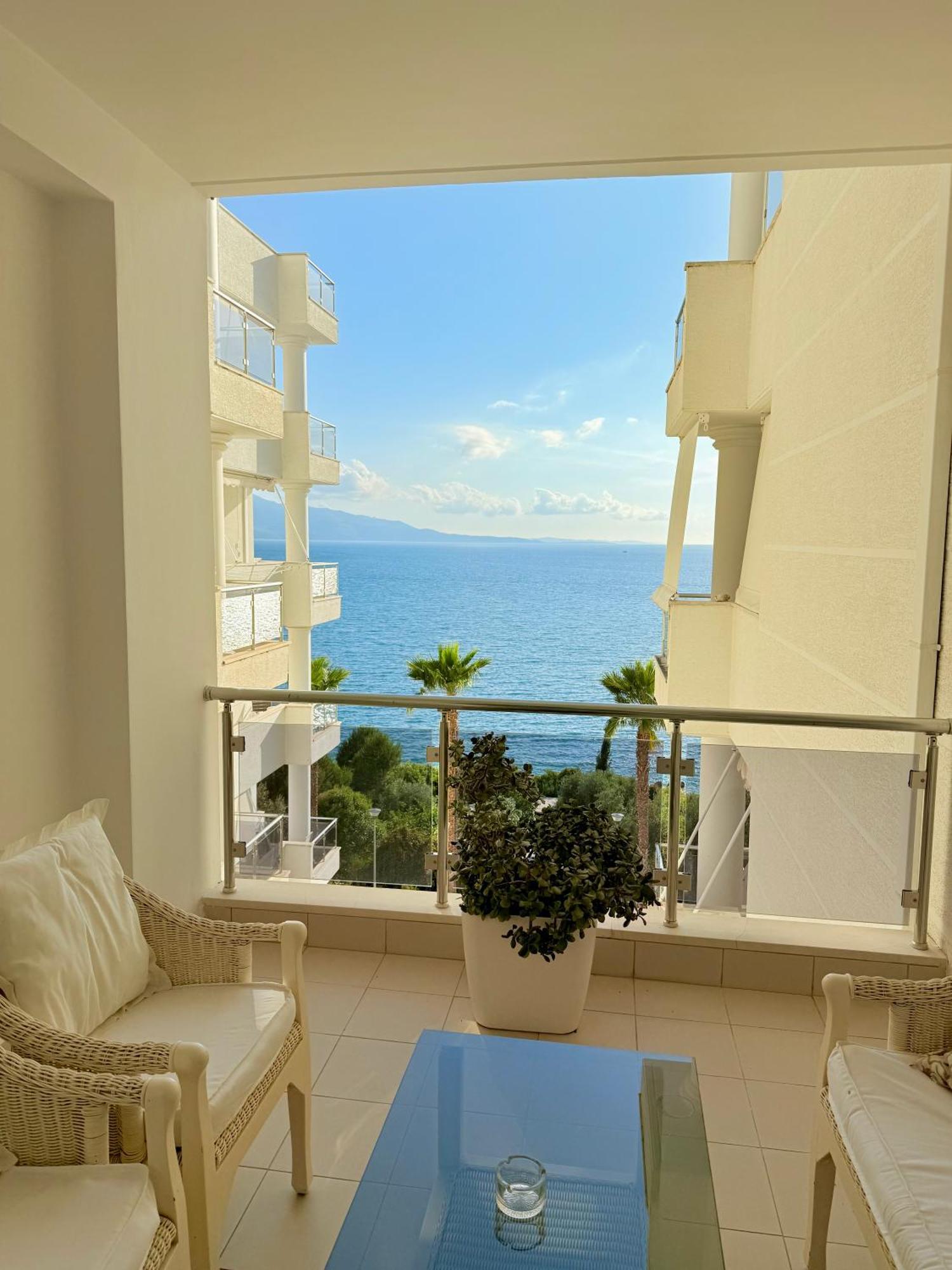 Limani Deluxe Apartments Sarandë エクステリア 写真