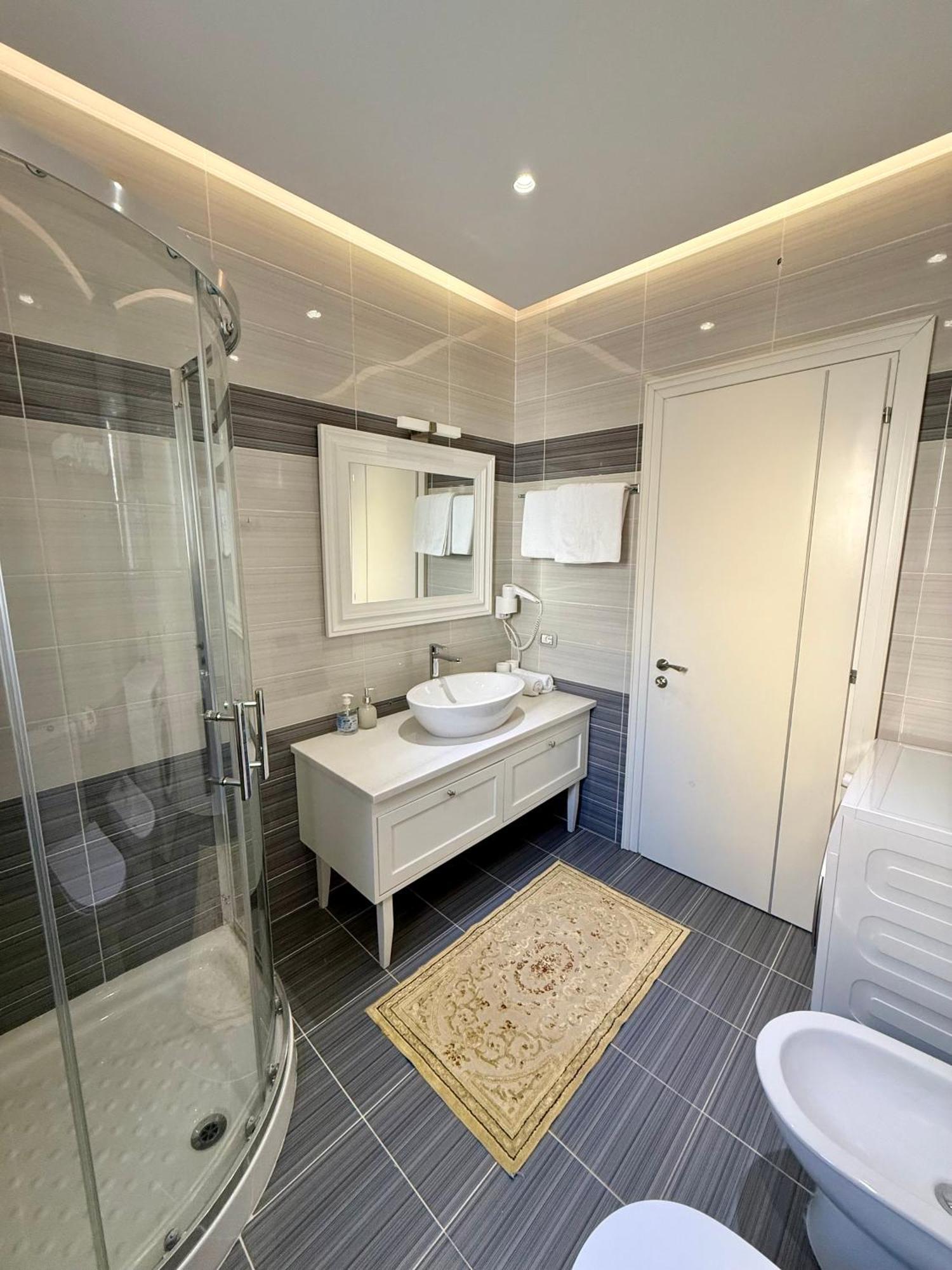 Limani Deluxe Apartments Sarandë エクステリア 写真