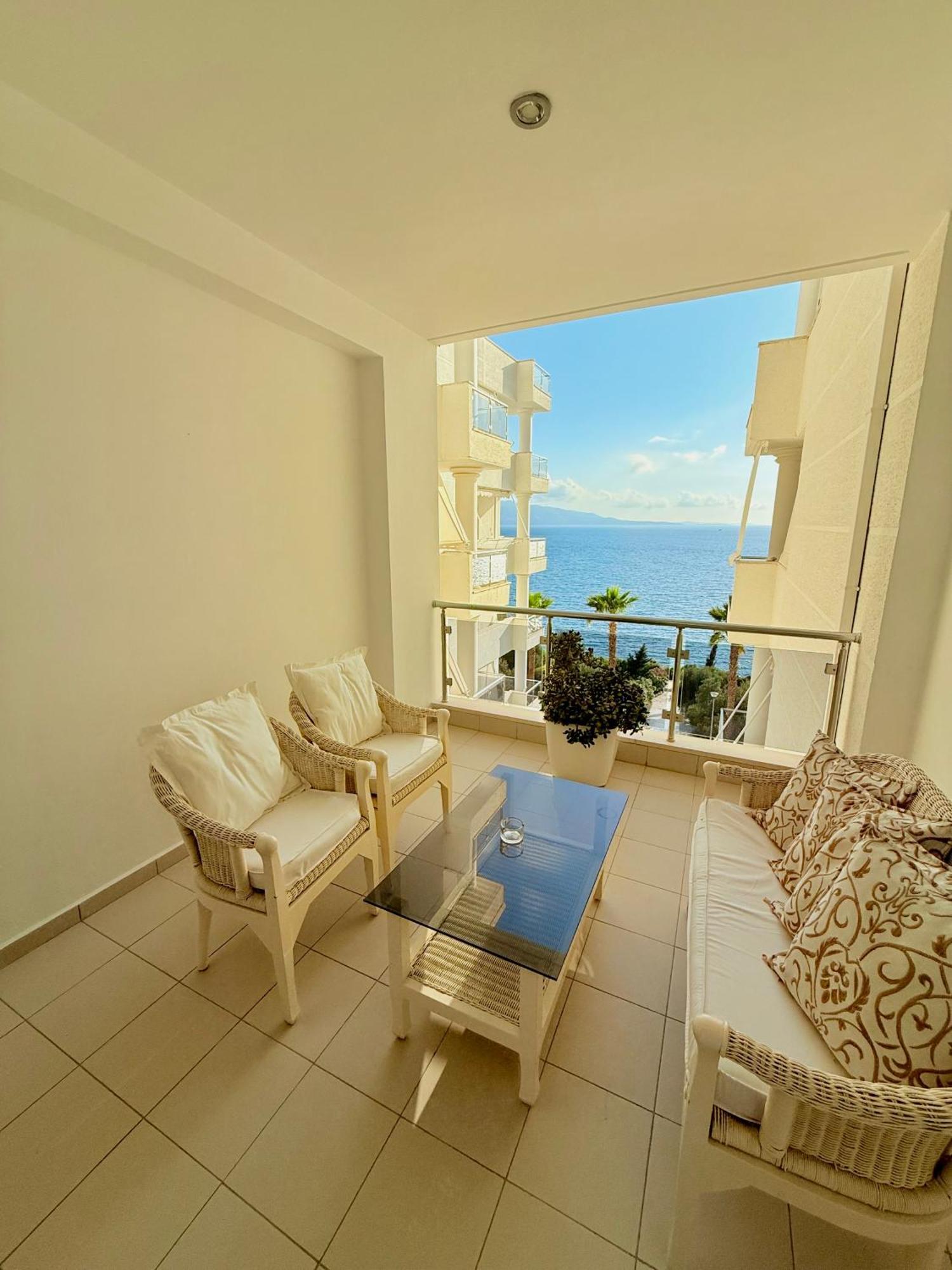 Limani Deluxe Apartments Sarandë エクステリア 写真