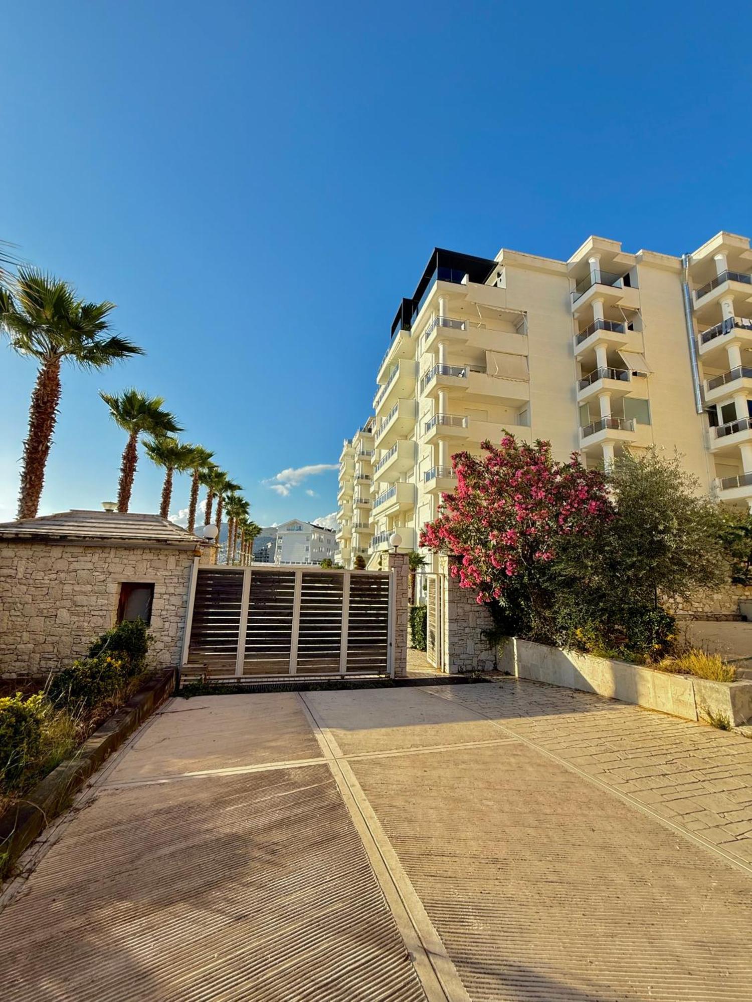 Limani Deluxe Apartments Sarandë エクステリア 写真