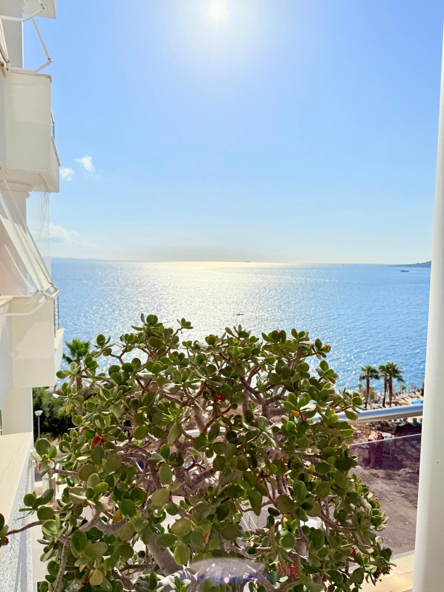 Limani Deluxe Apartments Sarandë エクステリア 写真